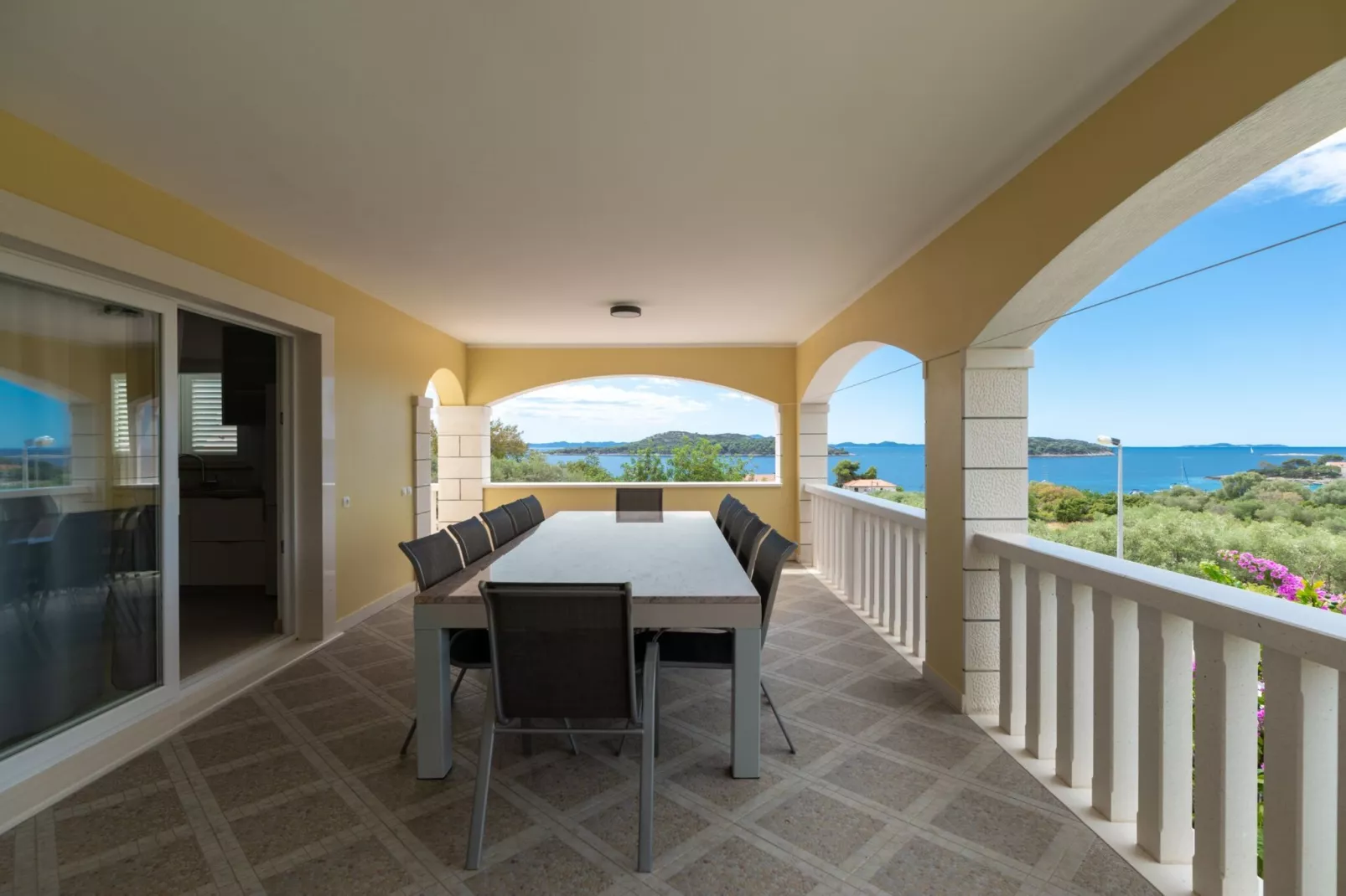 Modern Villa with Pool-Innenbereich