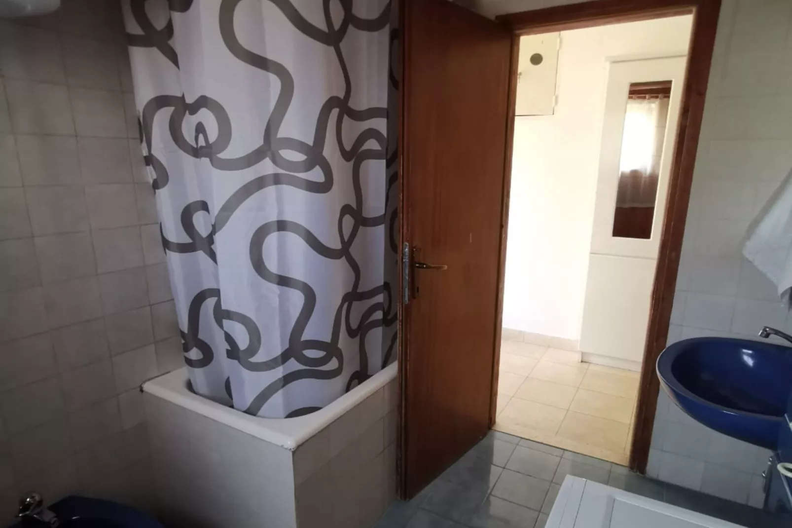 Three Bedroom Apartment with Terrace and  Sea View-Bathroom