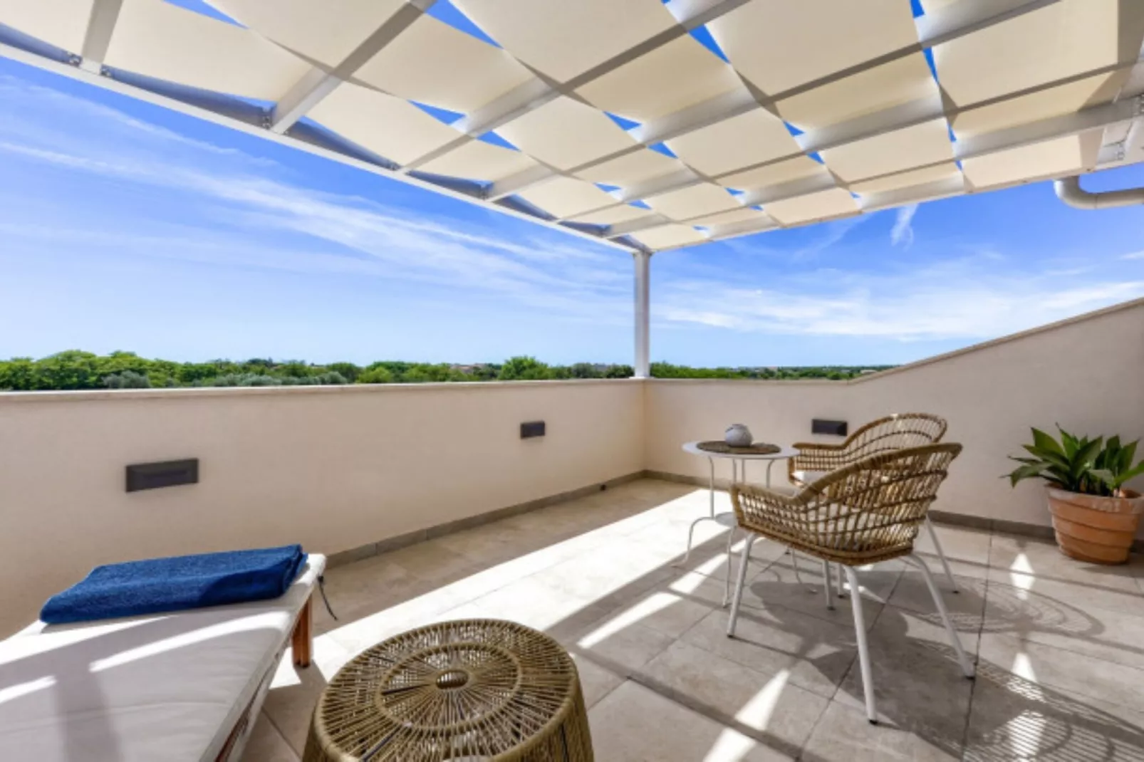 RUSTIC VILLA PEROSA WITH HEATED POOL-Terrasse