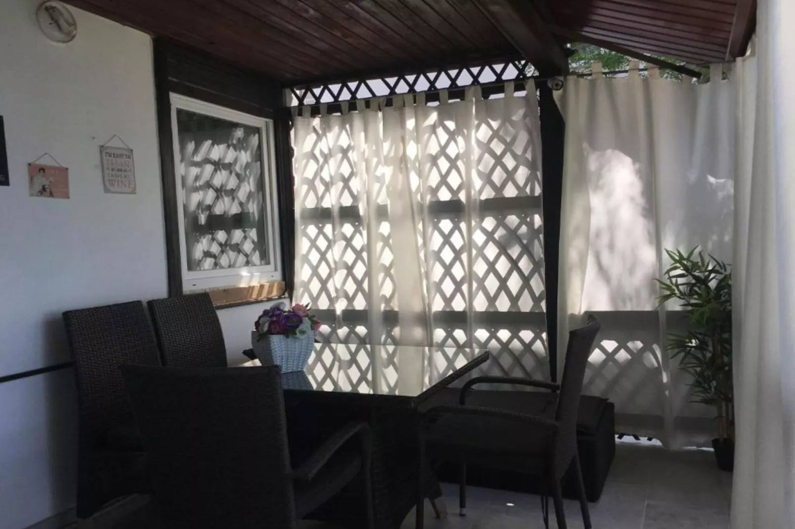 Beach House - 2m from beach - Three Bedroom House-Indoor