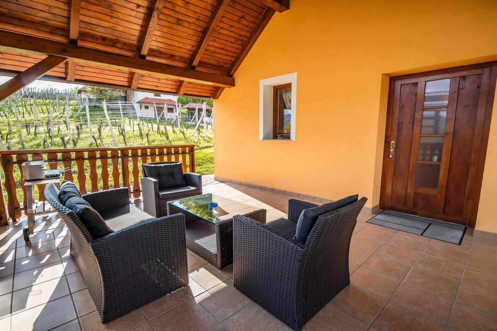 Golden Horizon Holiday Home with Terrace and Garden - One Bedroom Holiday Home with Terrace and Garden-Terrasse / balcon