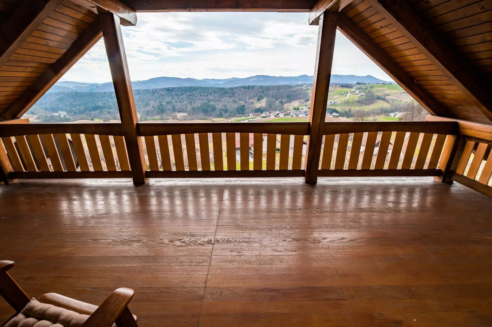 Vivid Hillside Country House with Hot-Tub and Sauna - Two Bedroom Country House-Terrace balcony