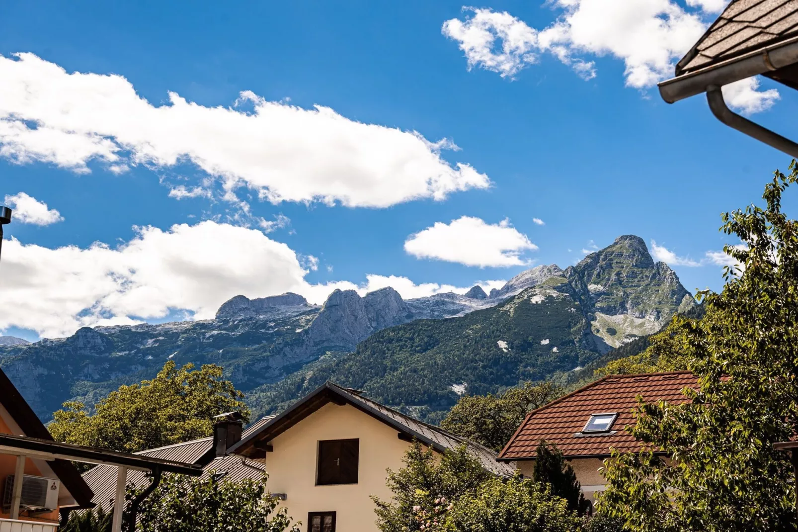 Mountain View Haven Apartments - One Bedroom Apartment  with Balcony-Aussicht