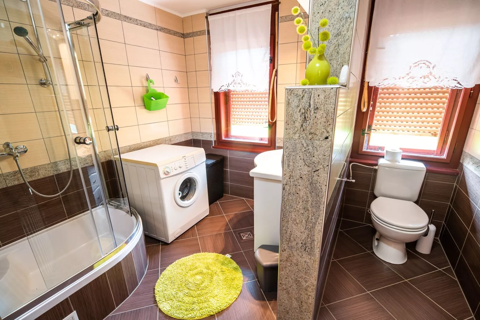 Bloomfield Retreat Country House with Sauna - Three Bedroom Country House-Badezimmer