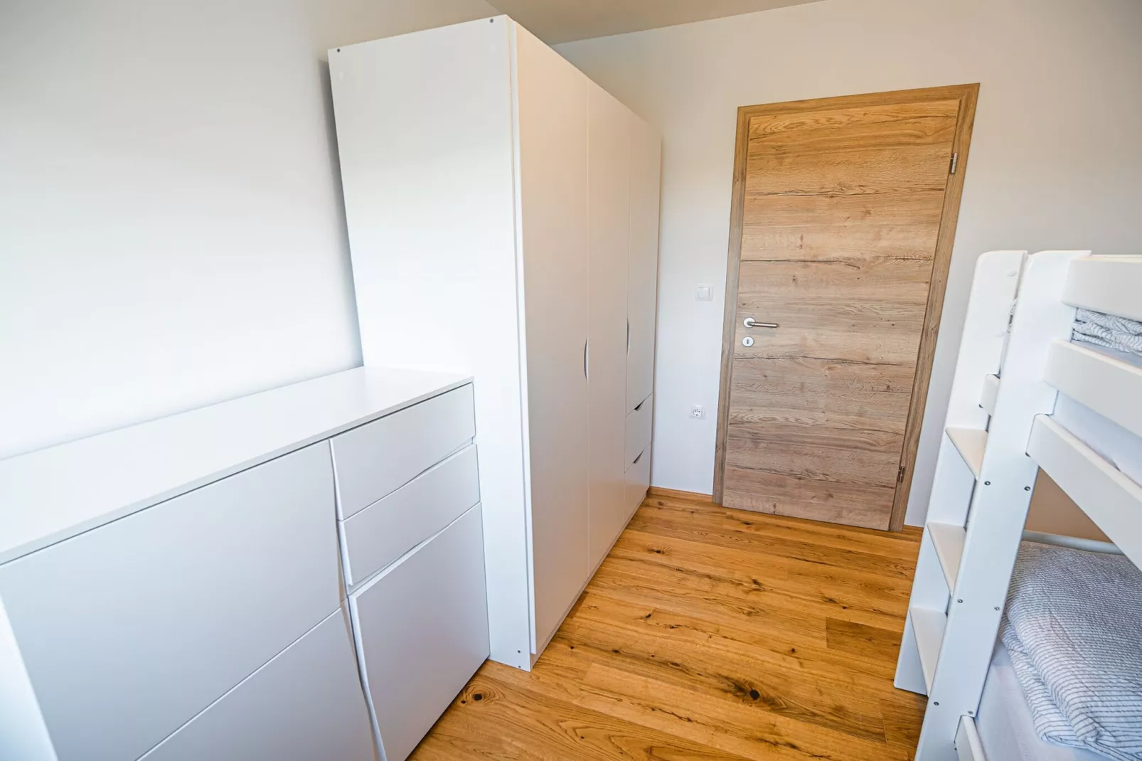 Serene Hollow Holiday Home with Mountain View - Two Bedroom Holiday Home with Mountain View-Intérieur