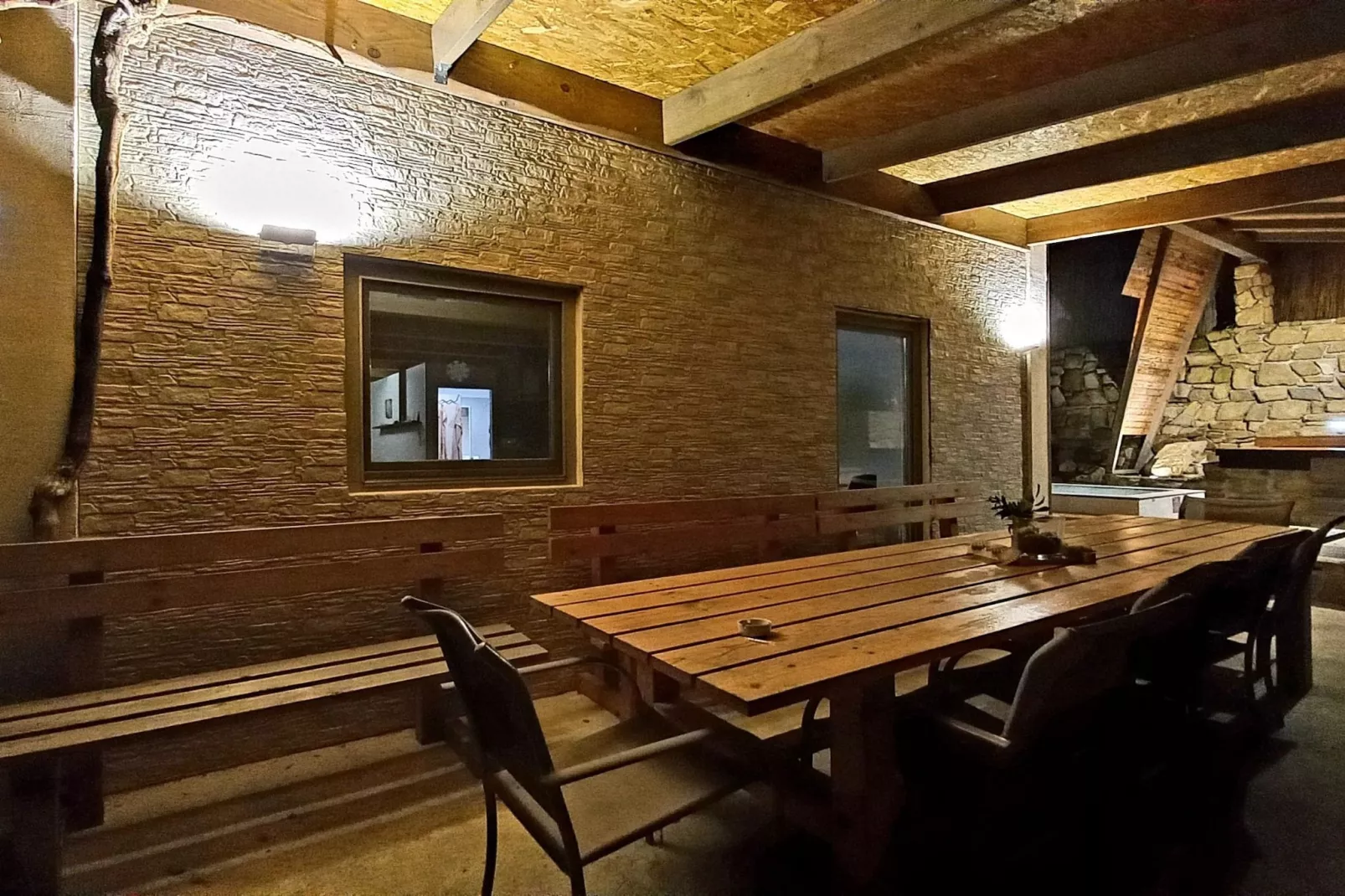 Family-Friendly Serene Retreat Holiday Home - Four Bedroom Holiday Home  with Terrace