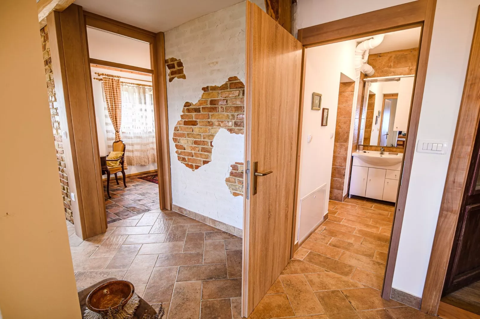 Hidden Authentic Haven Apartments - Two Bedroom Apartment with Balcony-Indoor