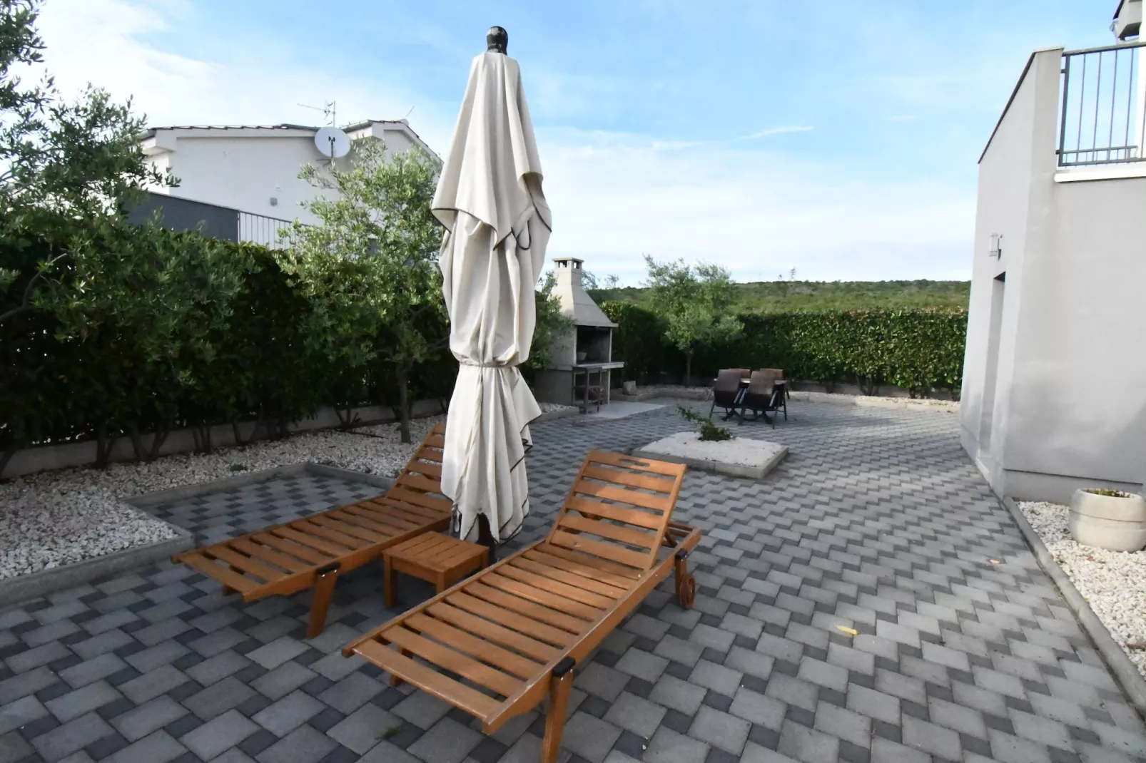 Luxury Escape with Swimming Pool & Modern Design -Deluxe Four Bedroom Villa with Private Pool (Villa 6)-Im Freien