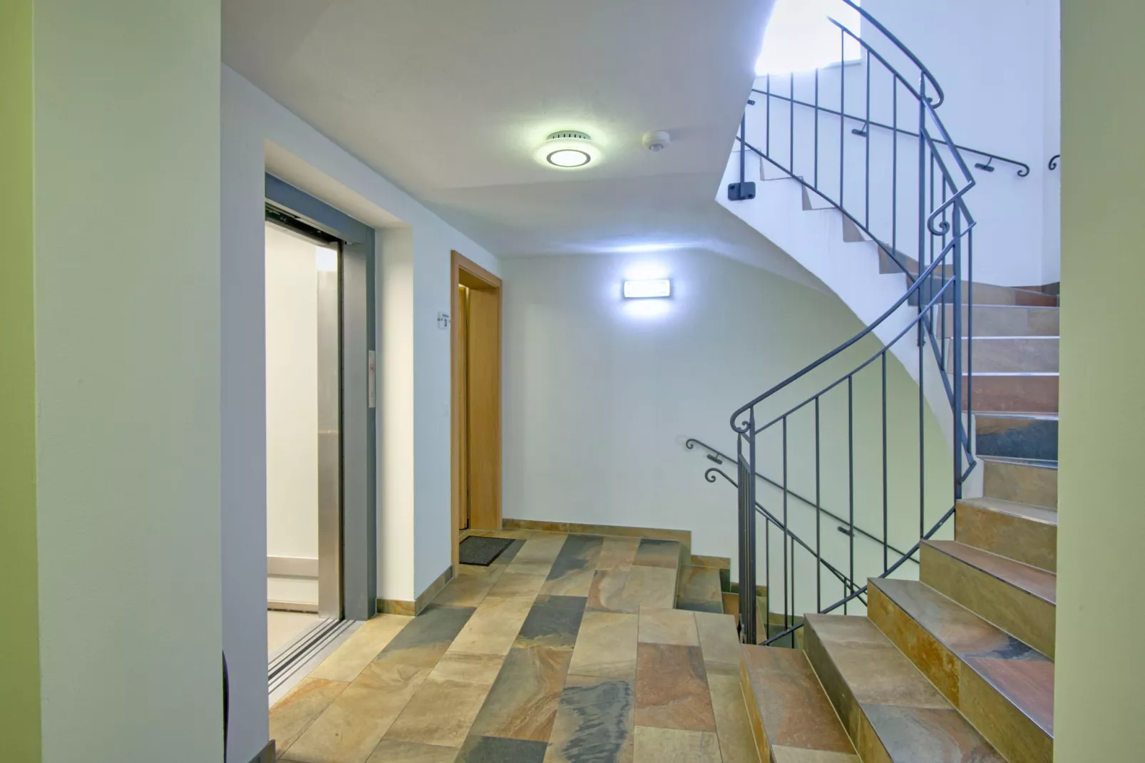 Brunner Apartment Top 1-Flur