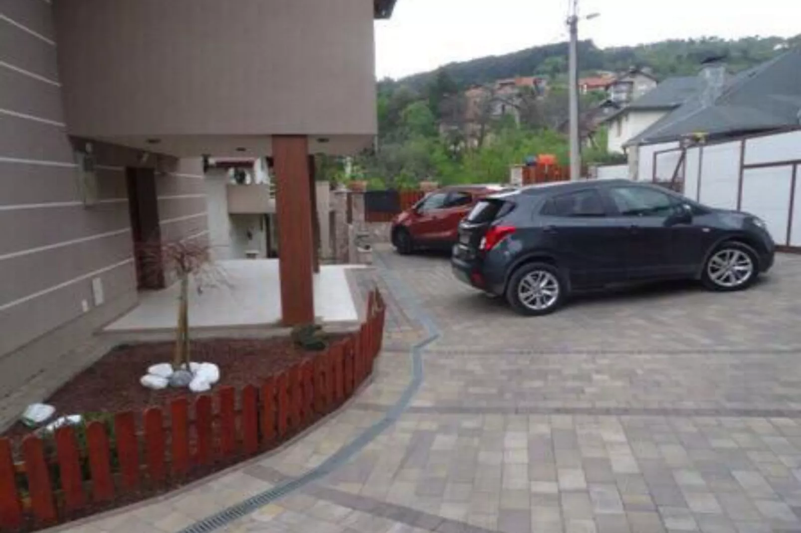 Villa Sarajevo Hills - Five Bedroom Villa with Terrace and Garden-Parkplatz