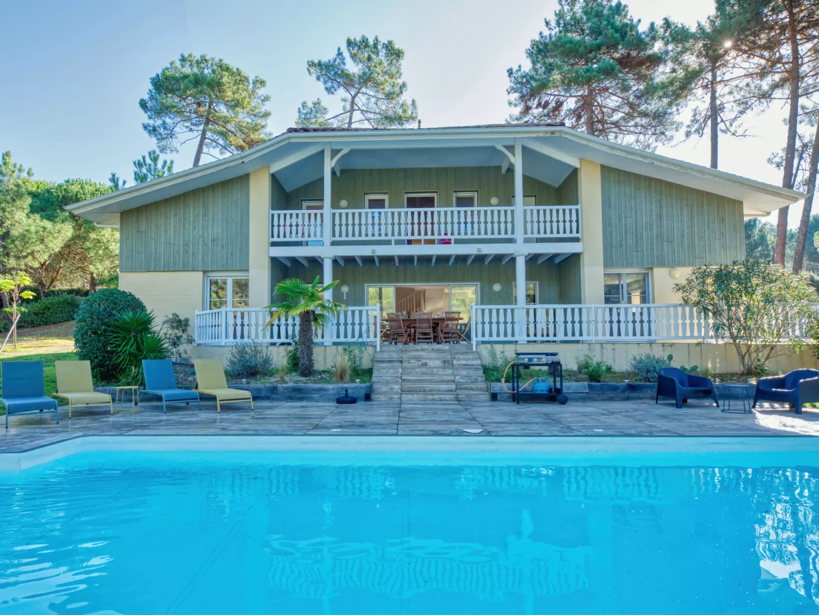 Atlantic Green-Outside