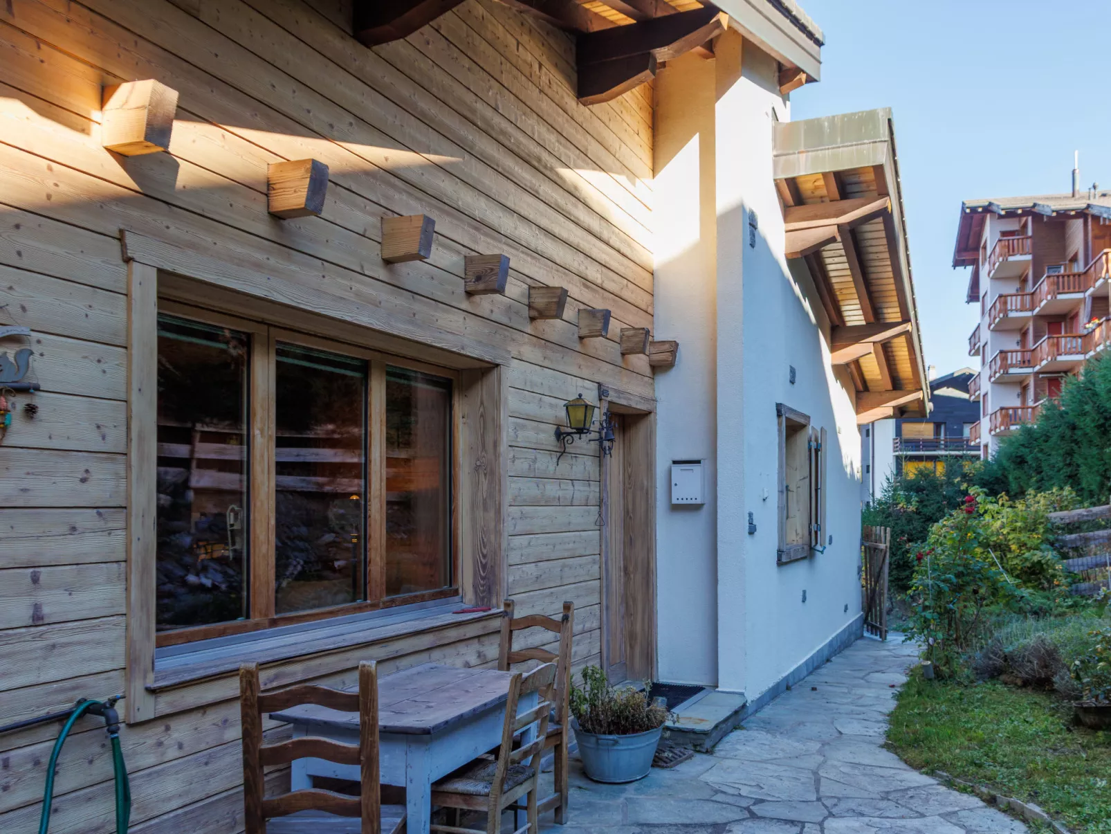 Le Bouquetin-Outside