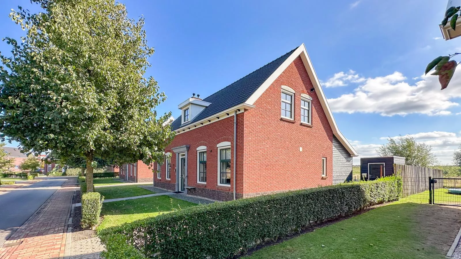 Dune Design 39-Exterior in summer