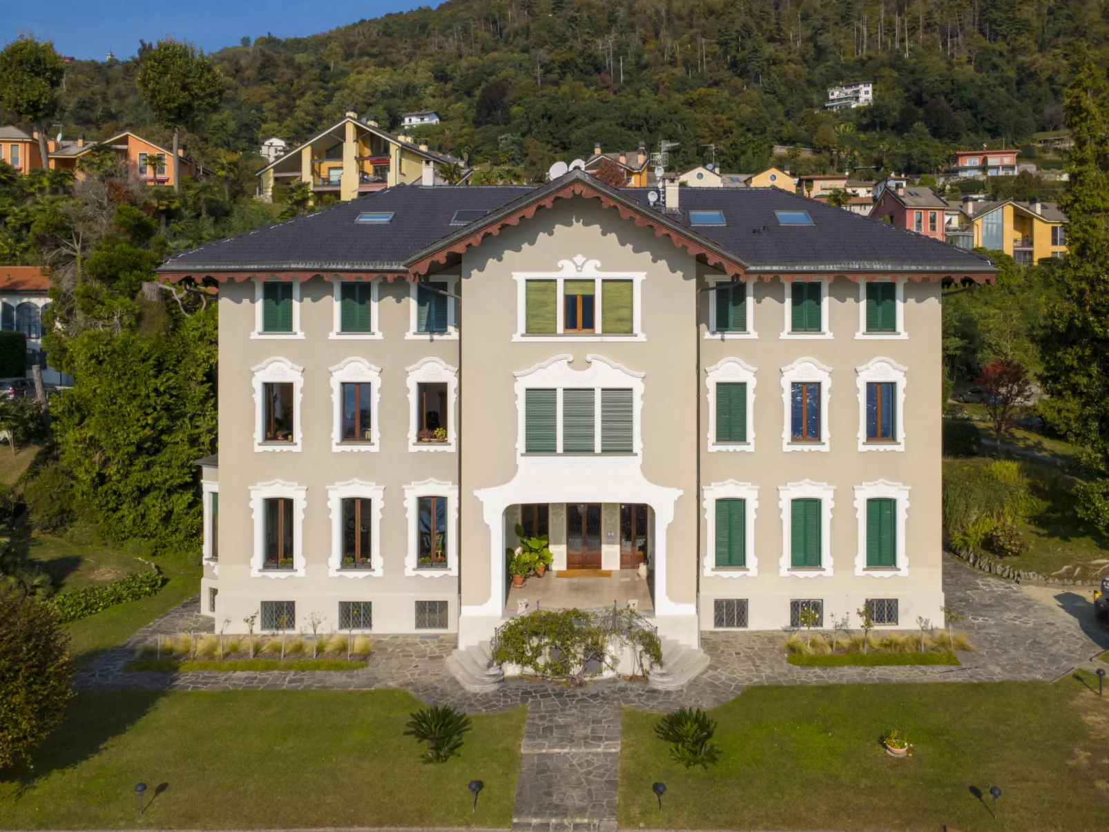 Villa Ceriana-Draußen