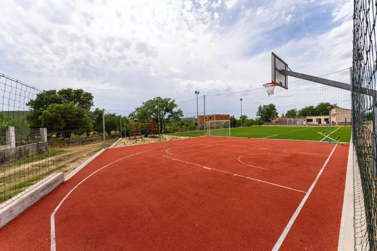 Holiday home Burgija-équipements