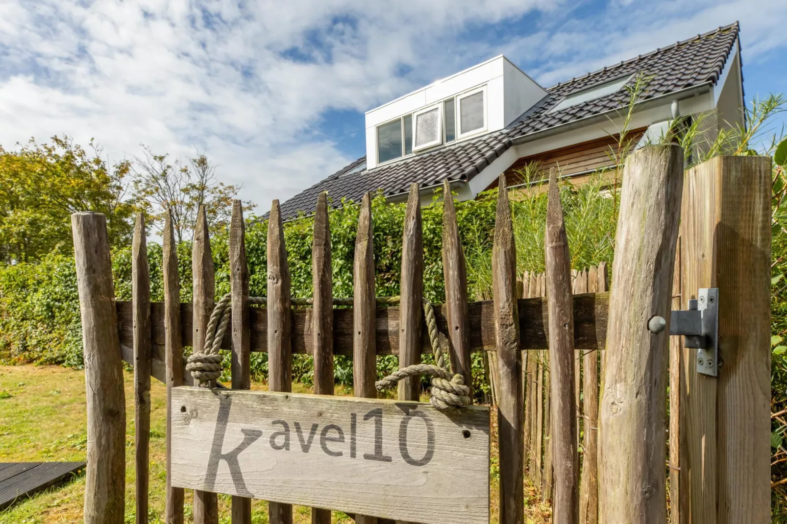 Zonnedorp Kavel 10 Renesse | Villa near the Beach & with Spacious Garden-Ambiance