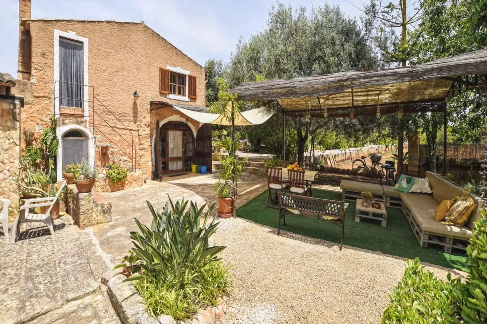 Montserrat-Gardens in summer