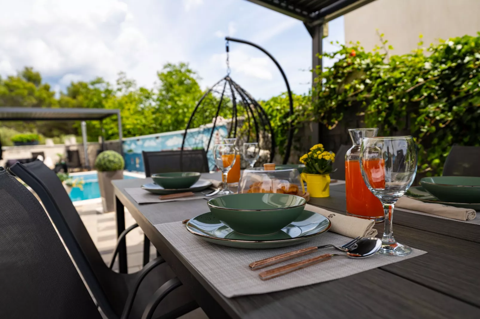 Apartment Nikita with private pool-Terrace balcony