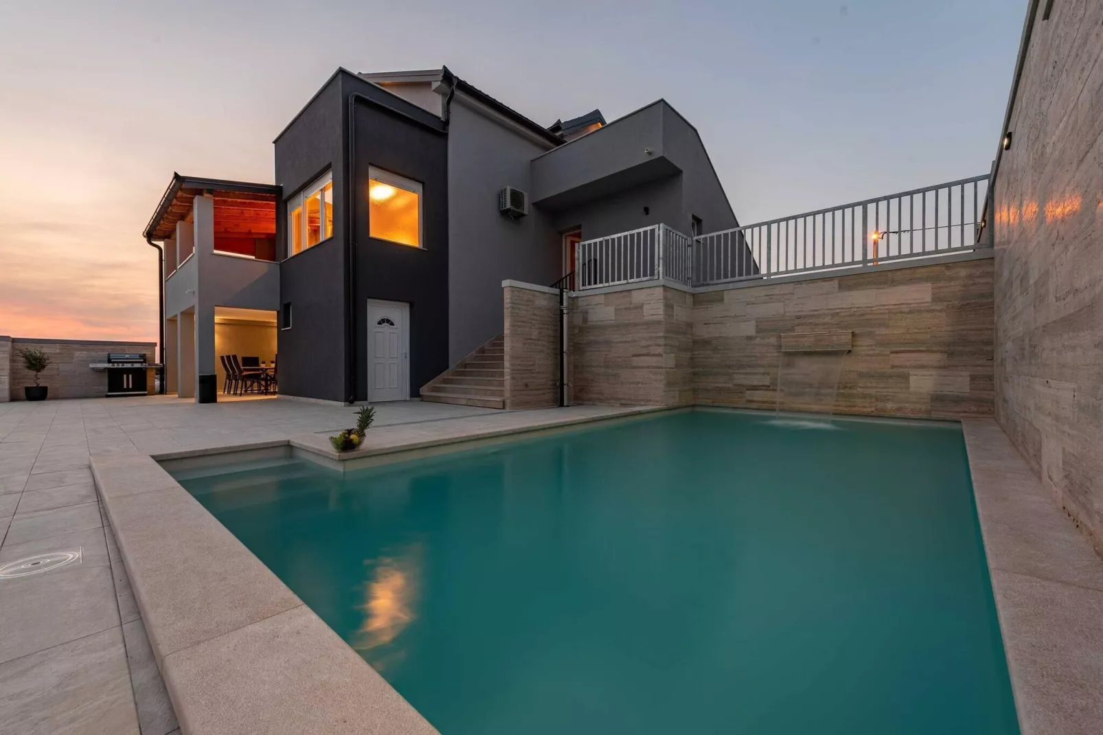 Villa Pezer with heated pool & sauna-Extérieur été