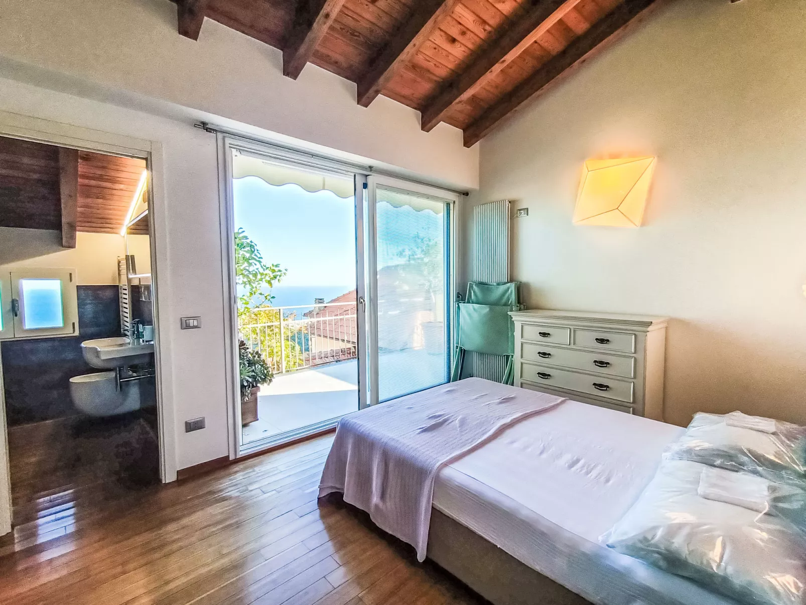 Terrazza con glicine-Drinnen