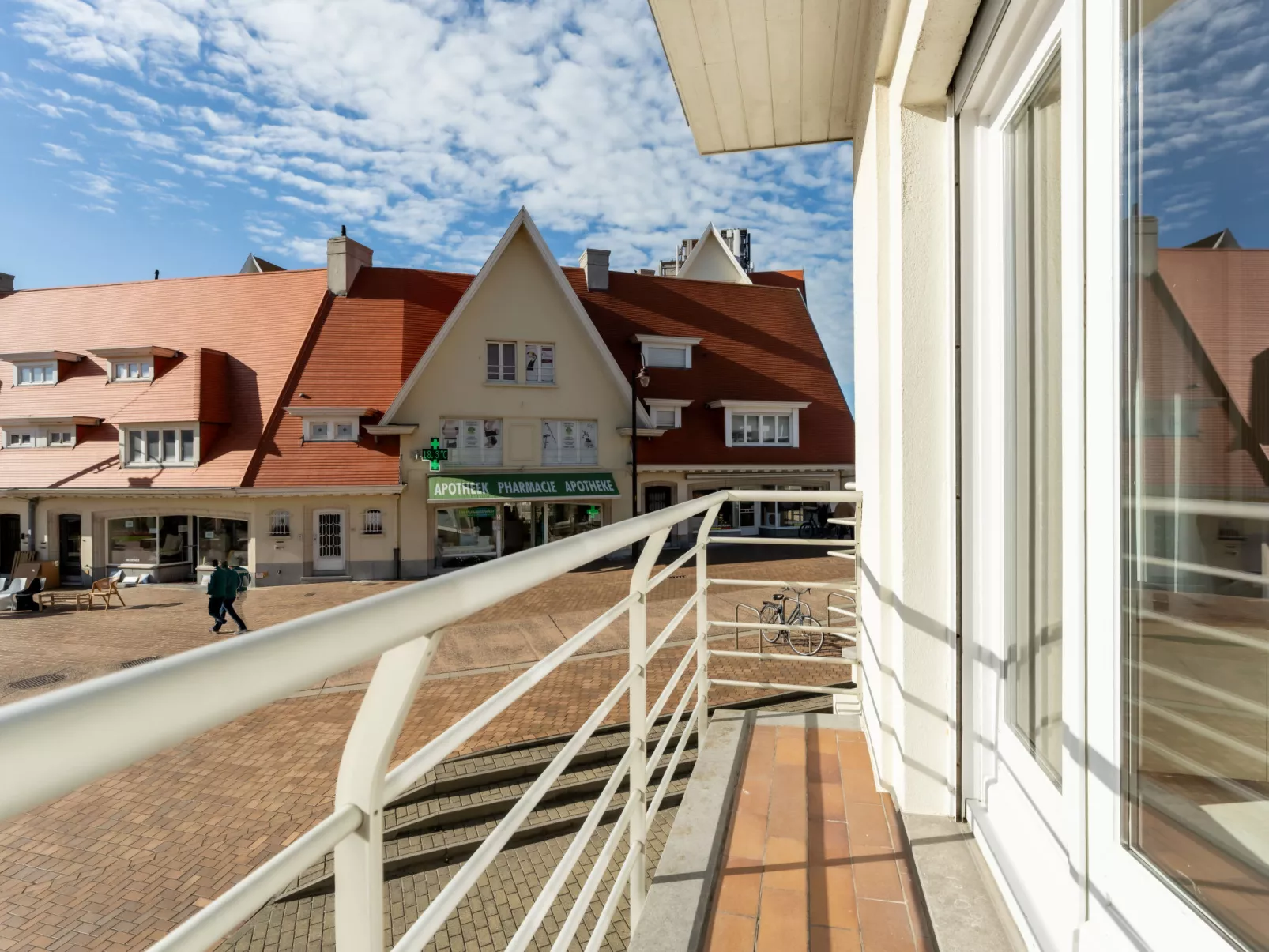 Marie Antoinette close by the sea-Outside