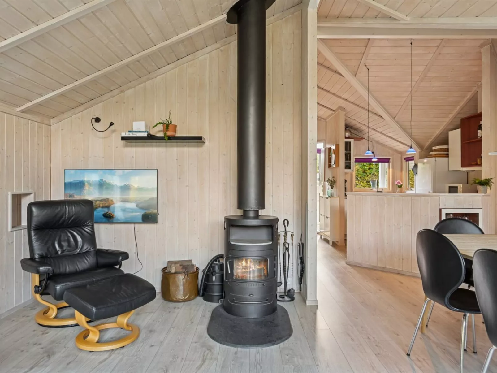 "Gyda" - 840m from the sea-Drinnen