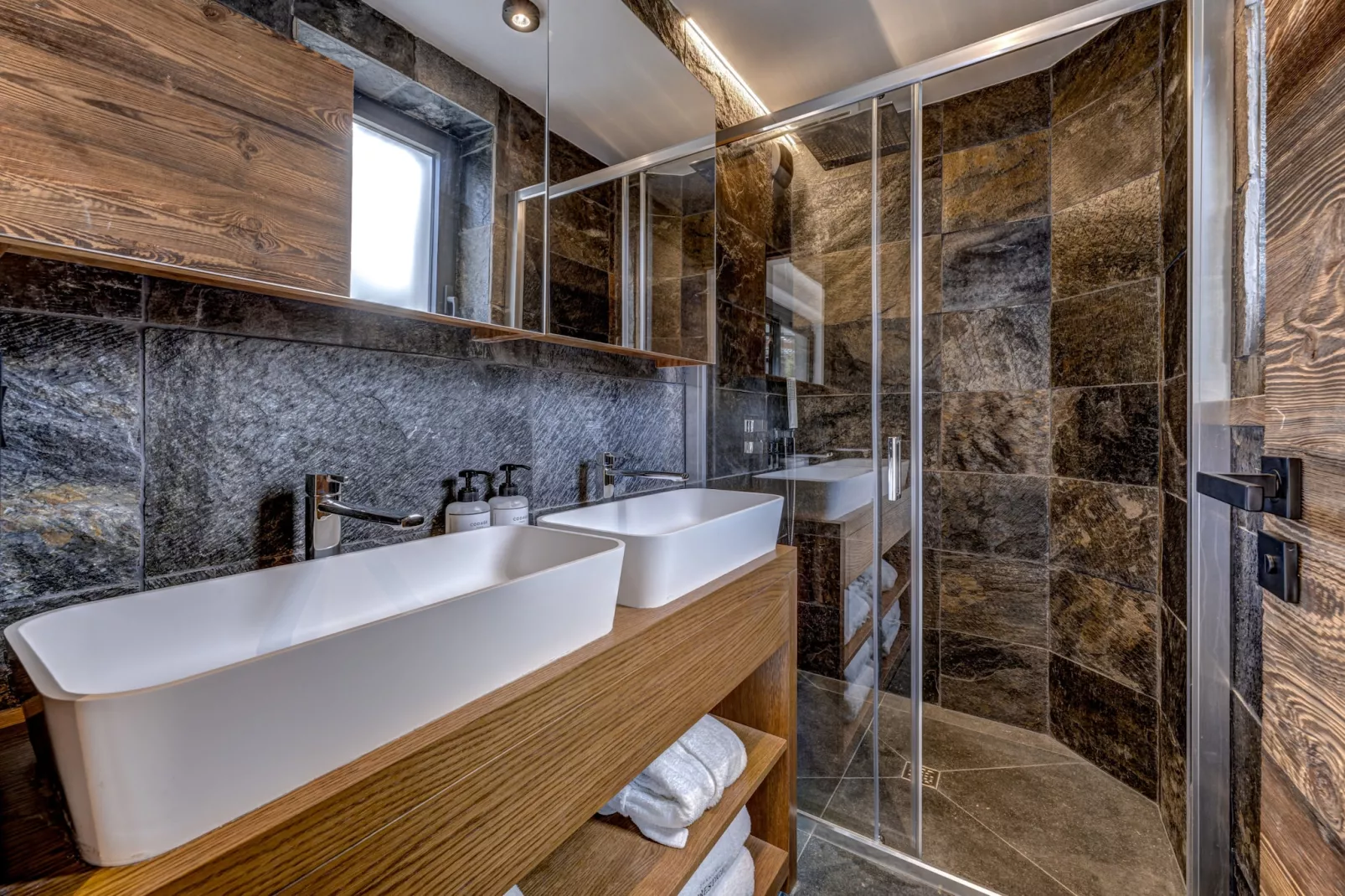 Cotes du Lavancher-Bathroom