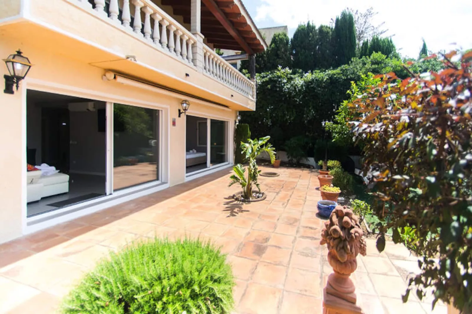 Maison à Roses-Untagged