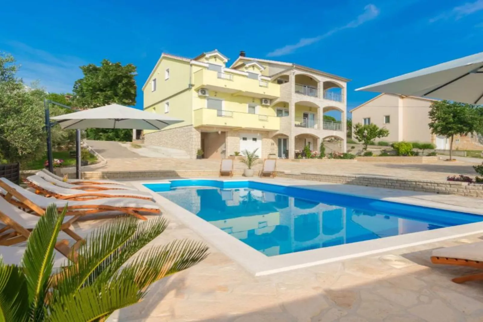 Holiday House BALEN with Swimming Pool - Six Bedroom Holiday House With Pool-Im Freien