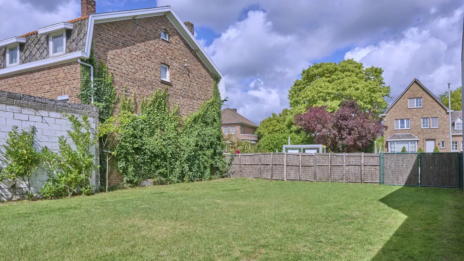 Maison Oscar-Garten Sommer