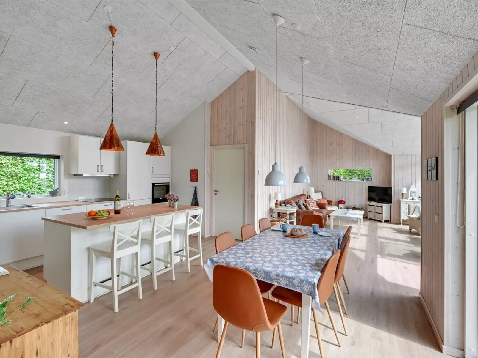 "Regni" - 300m to the fjord-Inside