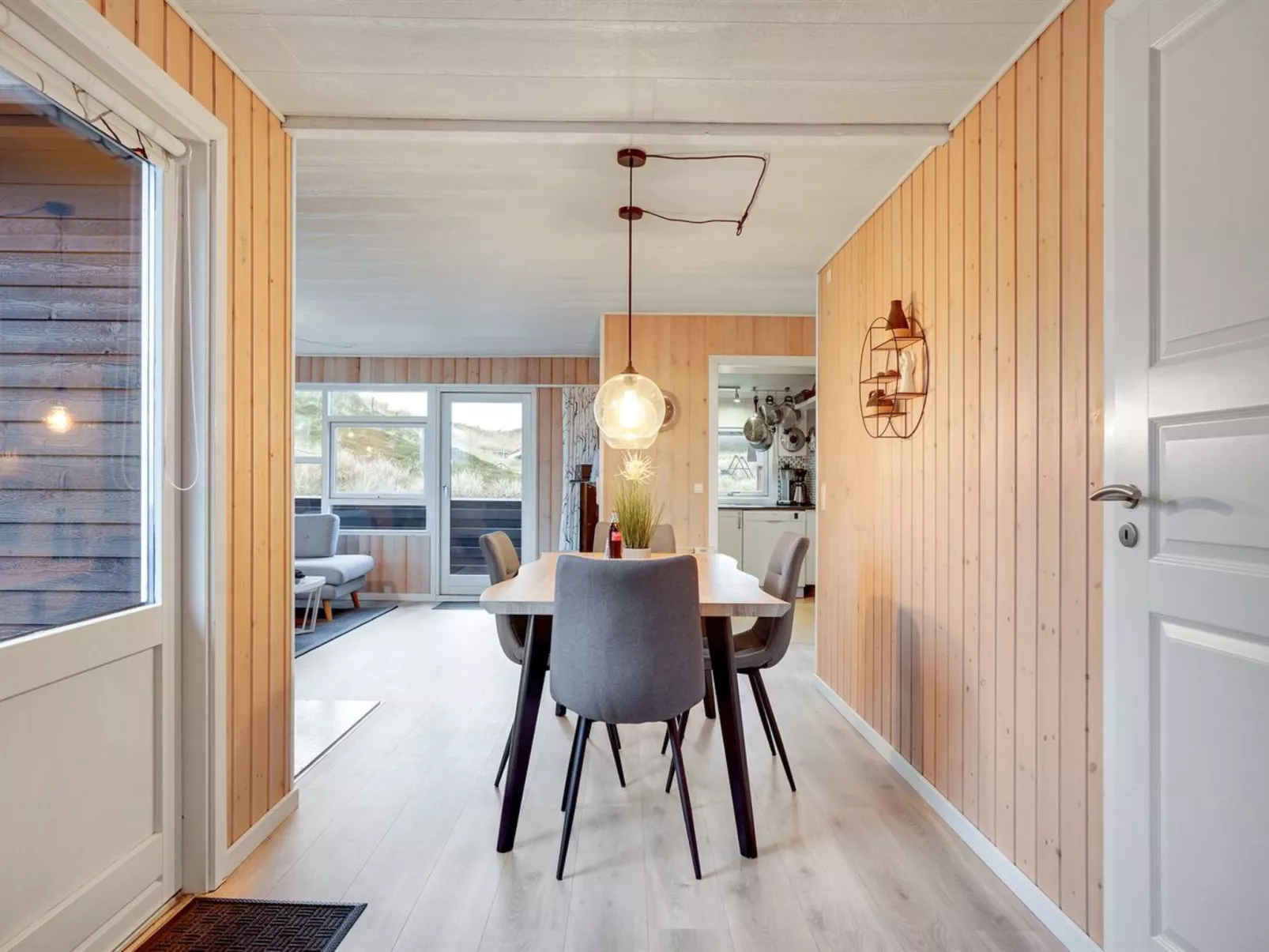 "Veetrikki" -  from the sea-Drinnen