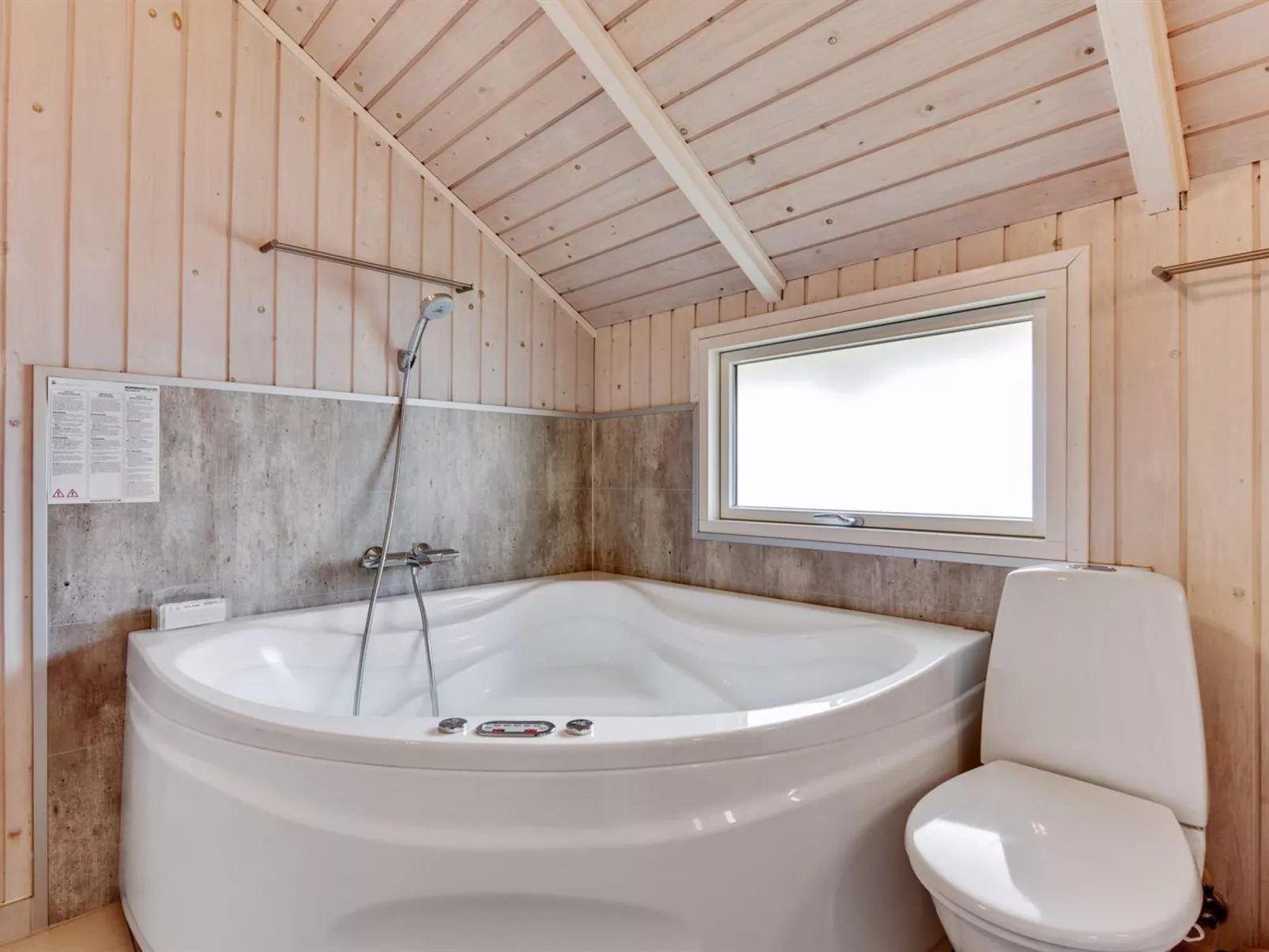 "Velena" -  from the sea-Drinnen