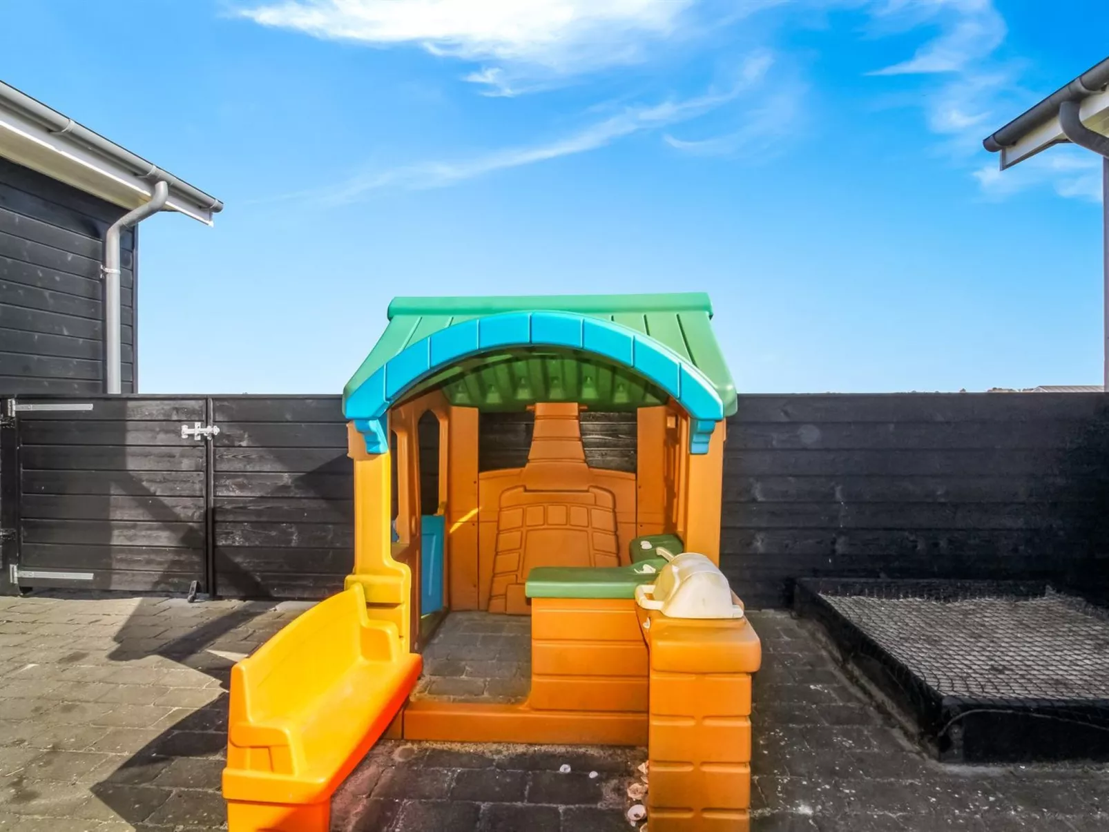 "Edgar" - 1.5km from the sea-Outside