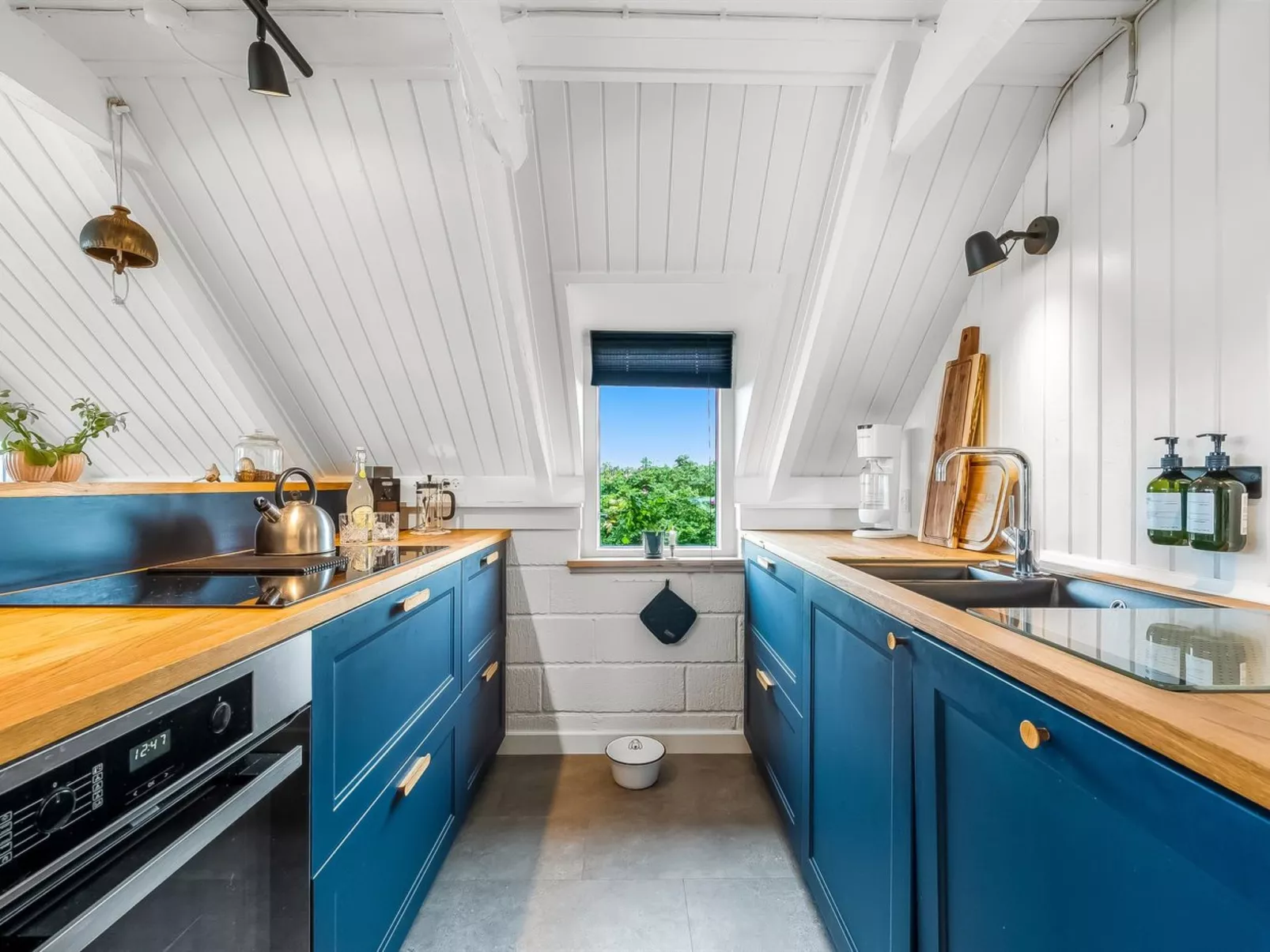 "Hen" - 400m from the sea-Dedans