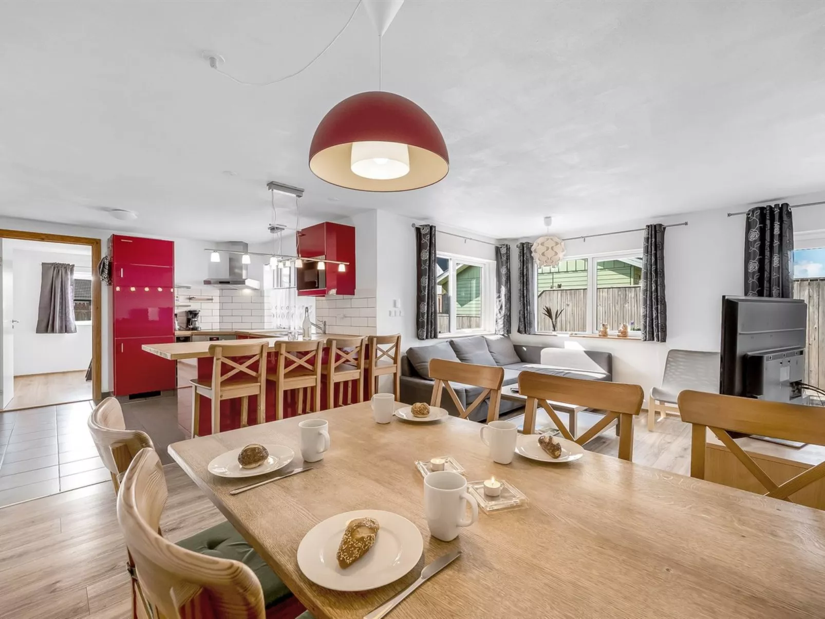 "Heming" - 100m from the sea-Inside