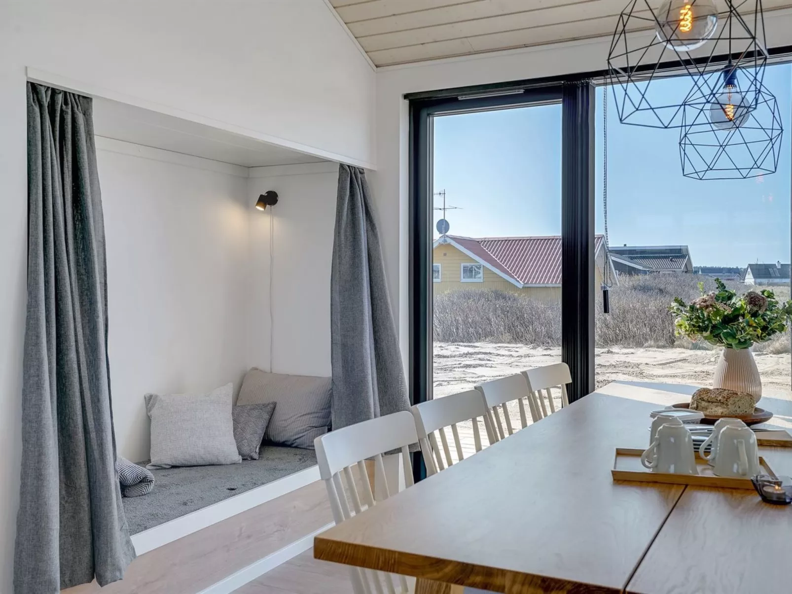 "Aiko" - 50m from the sea-Drinnen