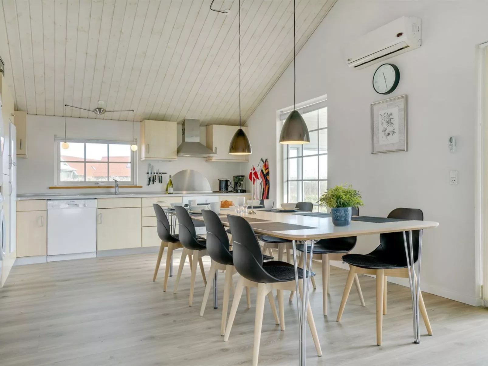 "Mieka" - 400m from the sea-Inside