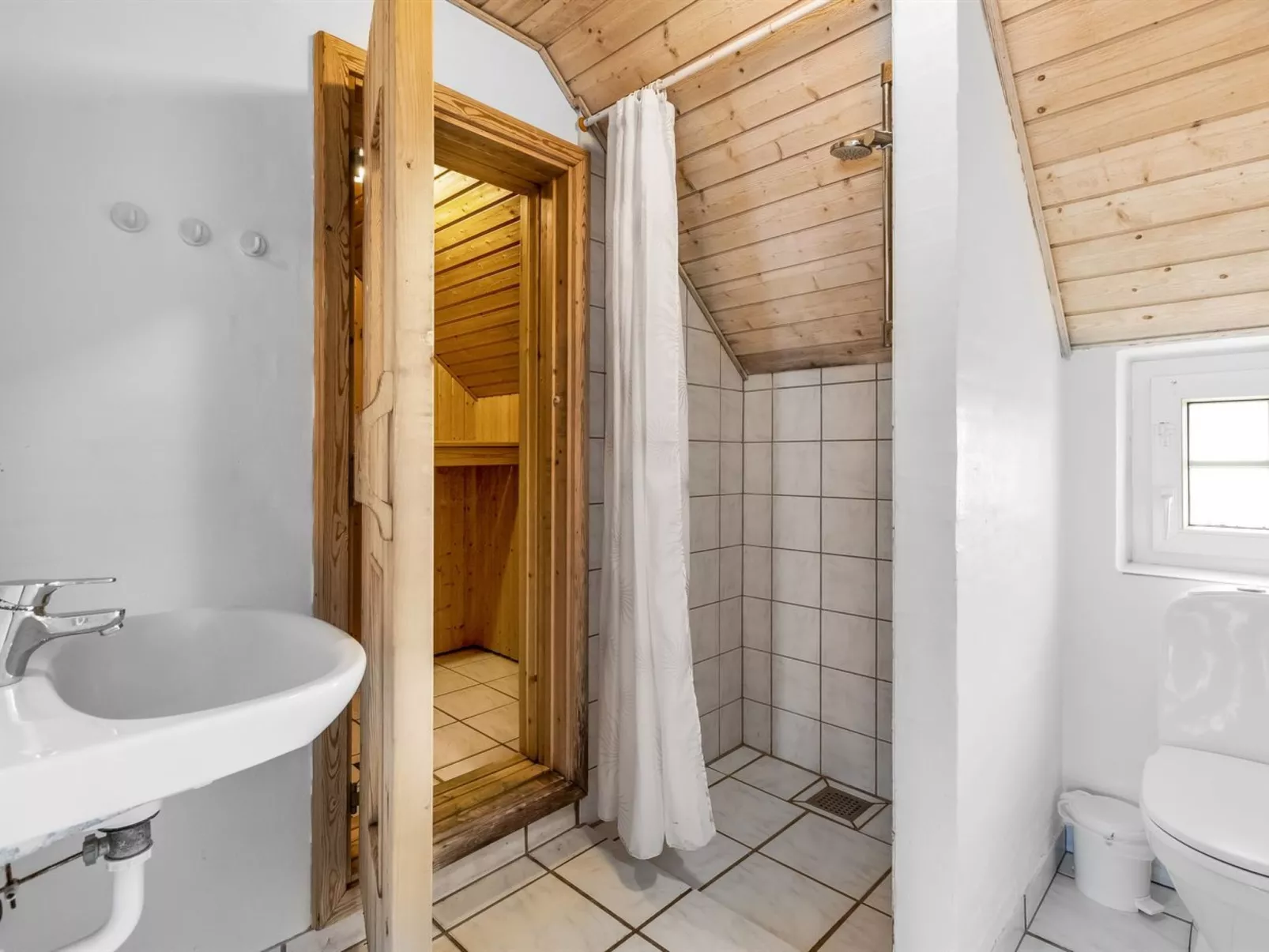 "Marilisa" - 700m to the fjord-Drinnen