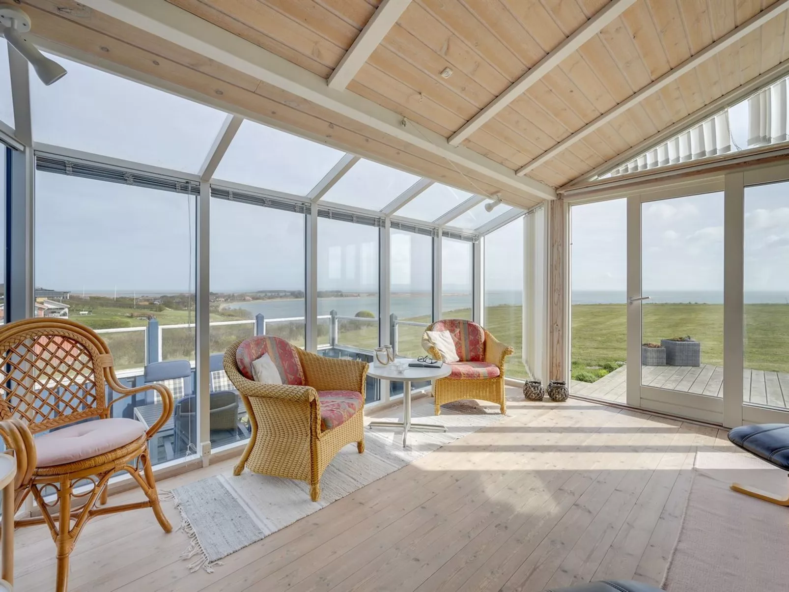 "Rajna" - 95m to the fjord-Inside