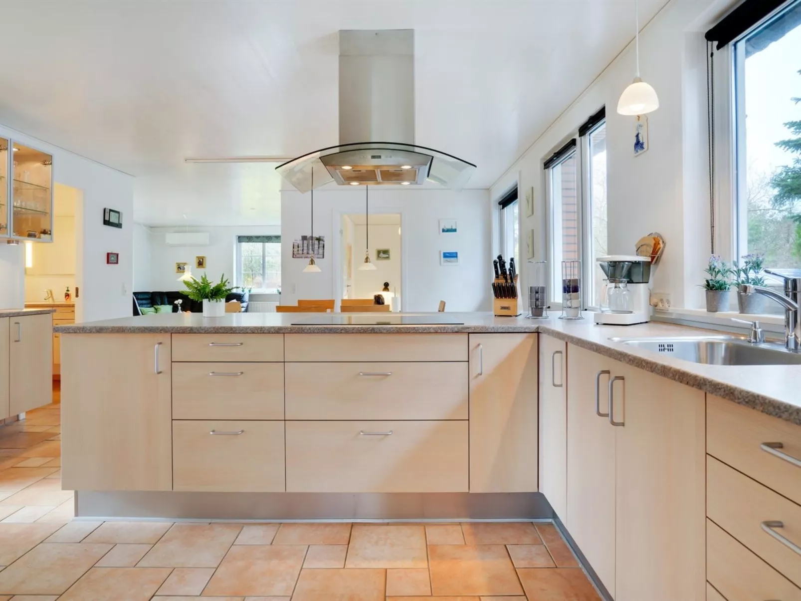 "Philip" - 2km from the sea-Inside