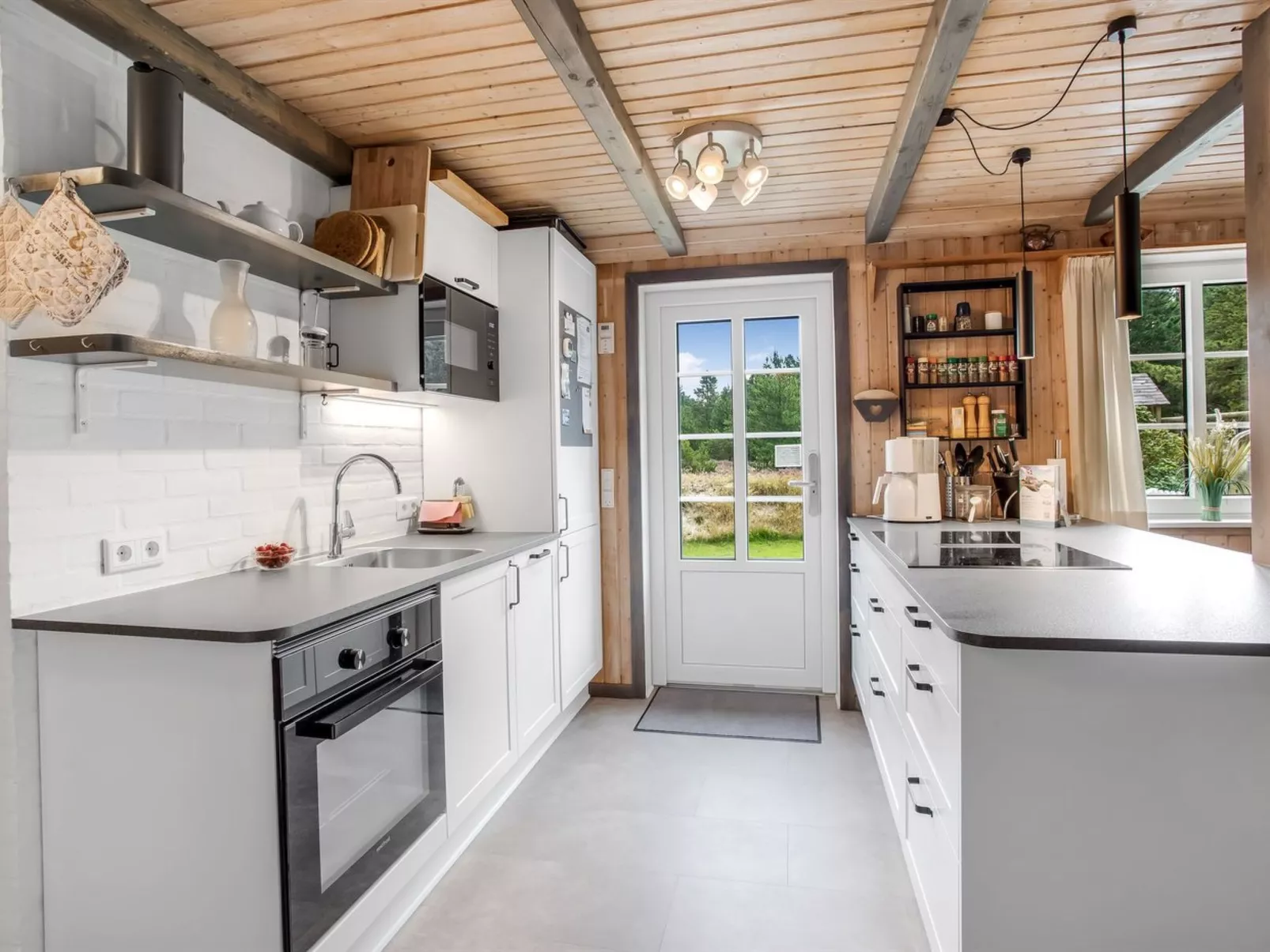 "Hakun" - 4km from the sea-Dedans