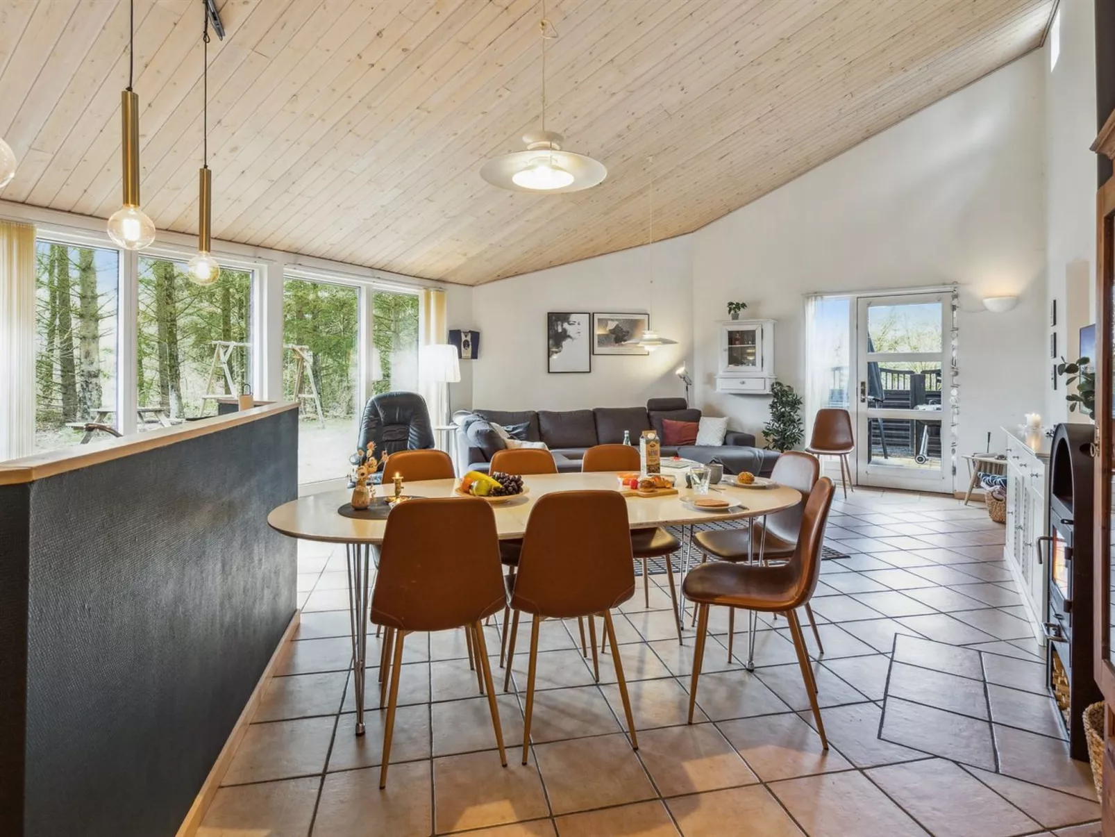 "Amanda" - 30km from the sea-Inside