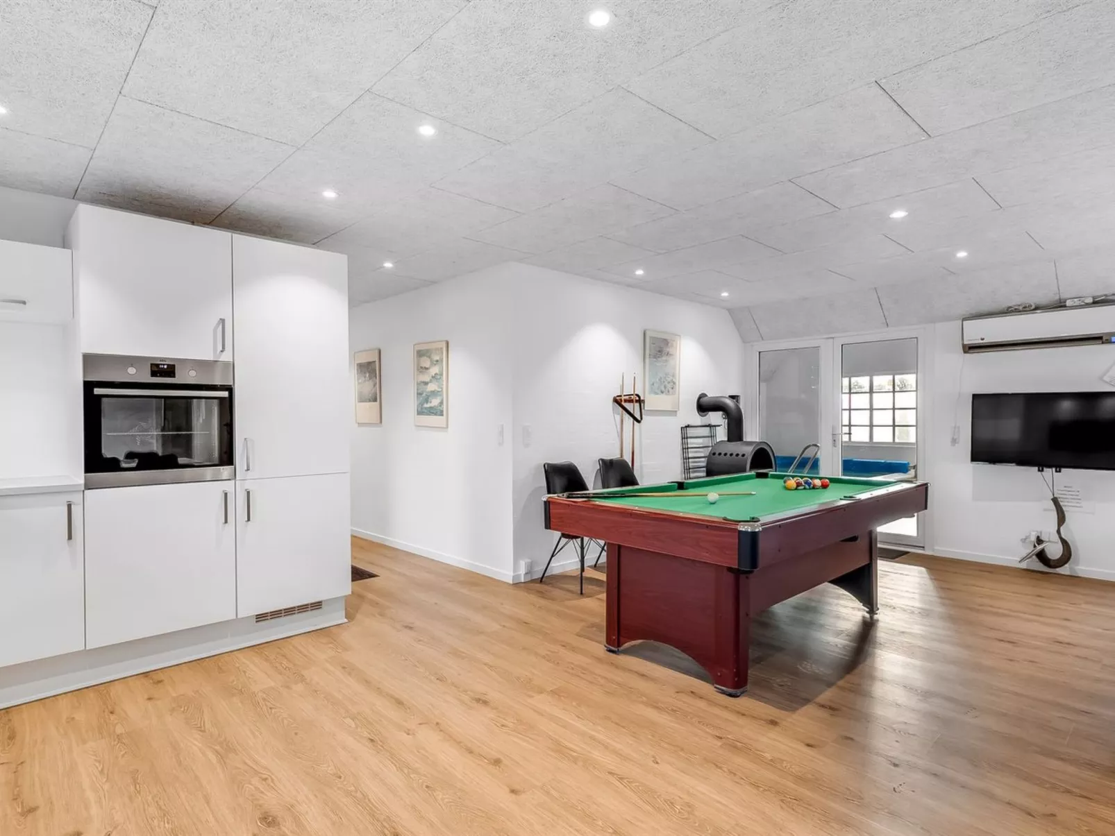 "Thana" - 1.4km from the sea-Dedans