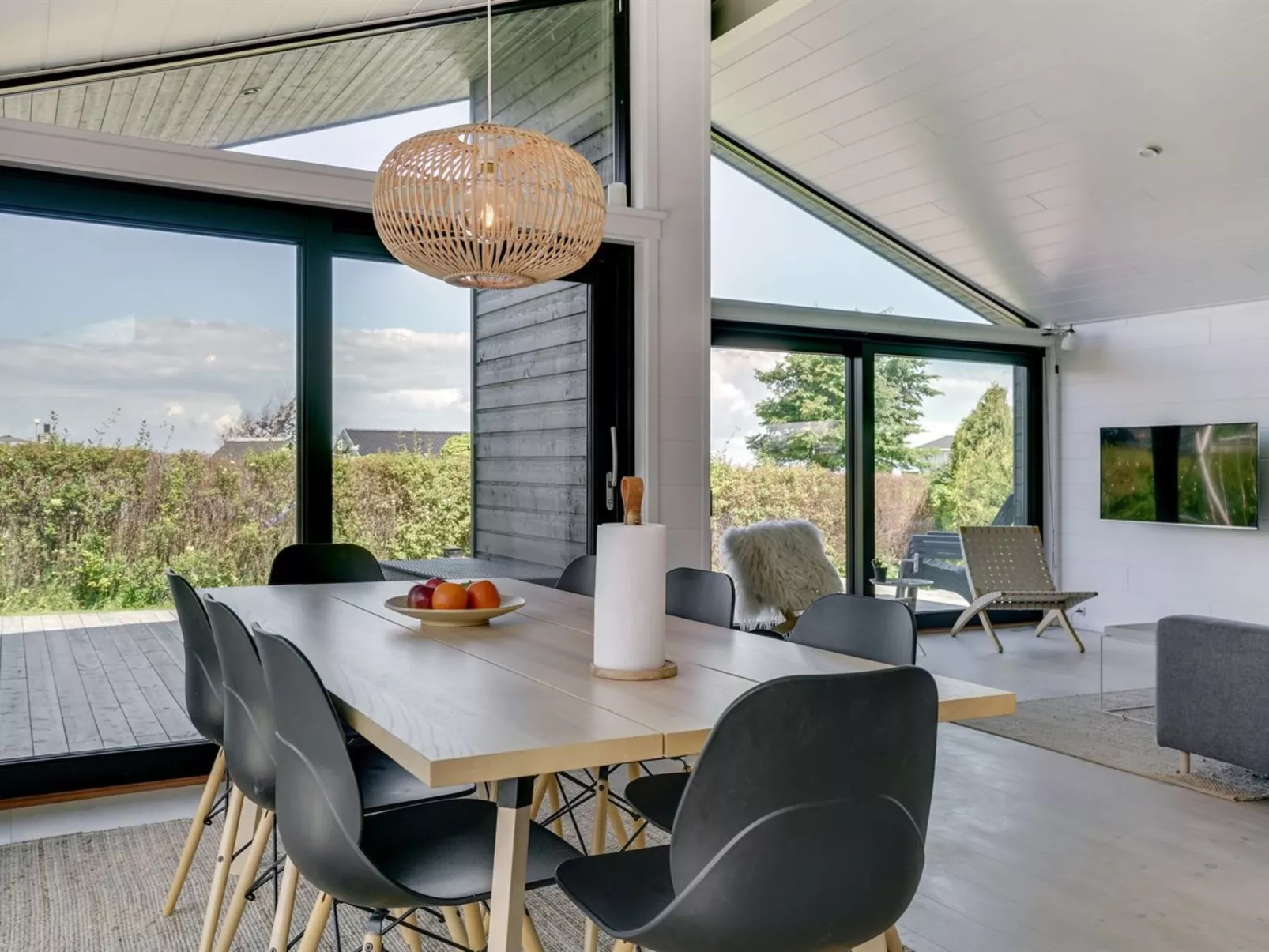 "Kjell" - 100m from the sea-Drinnen