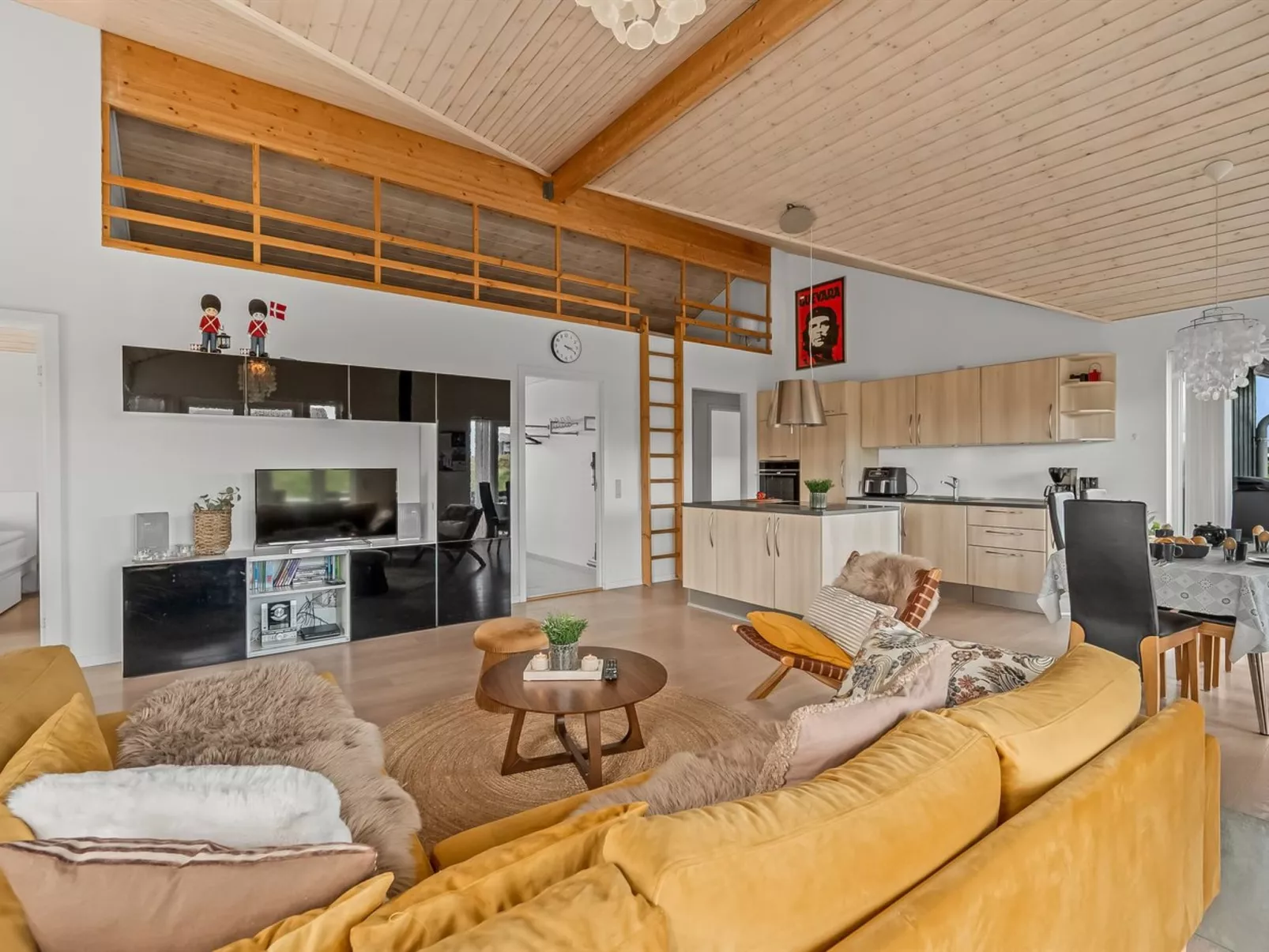 "Sibyll" -  from the sea-Drinnen