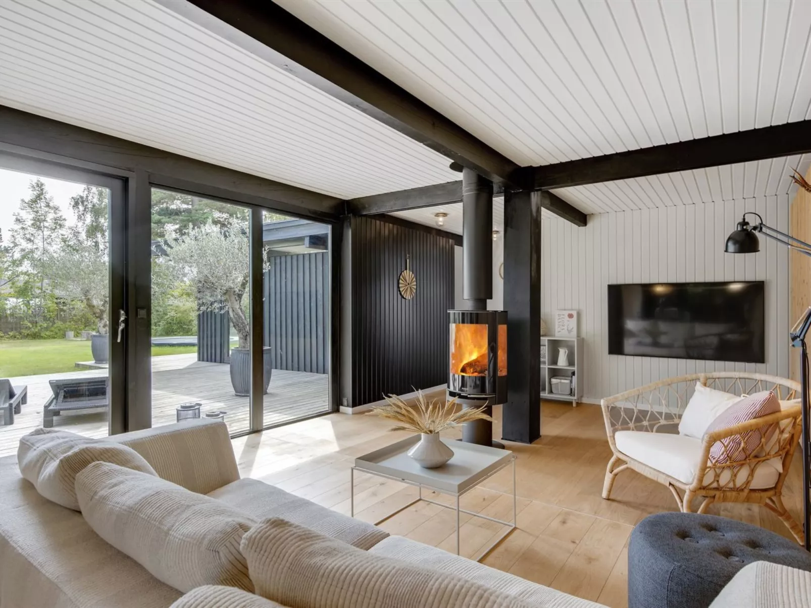 "Hævnir" - 1km from the sea-Dedans