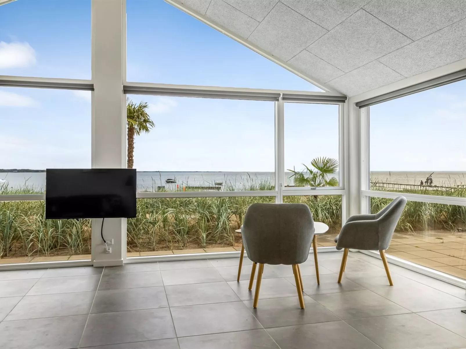 "Eino" - 30m from the sea-Inside