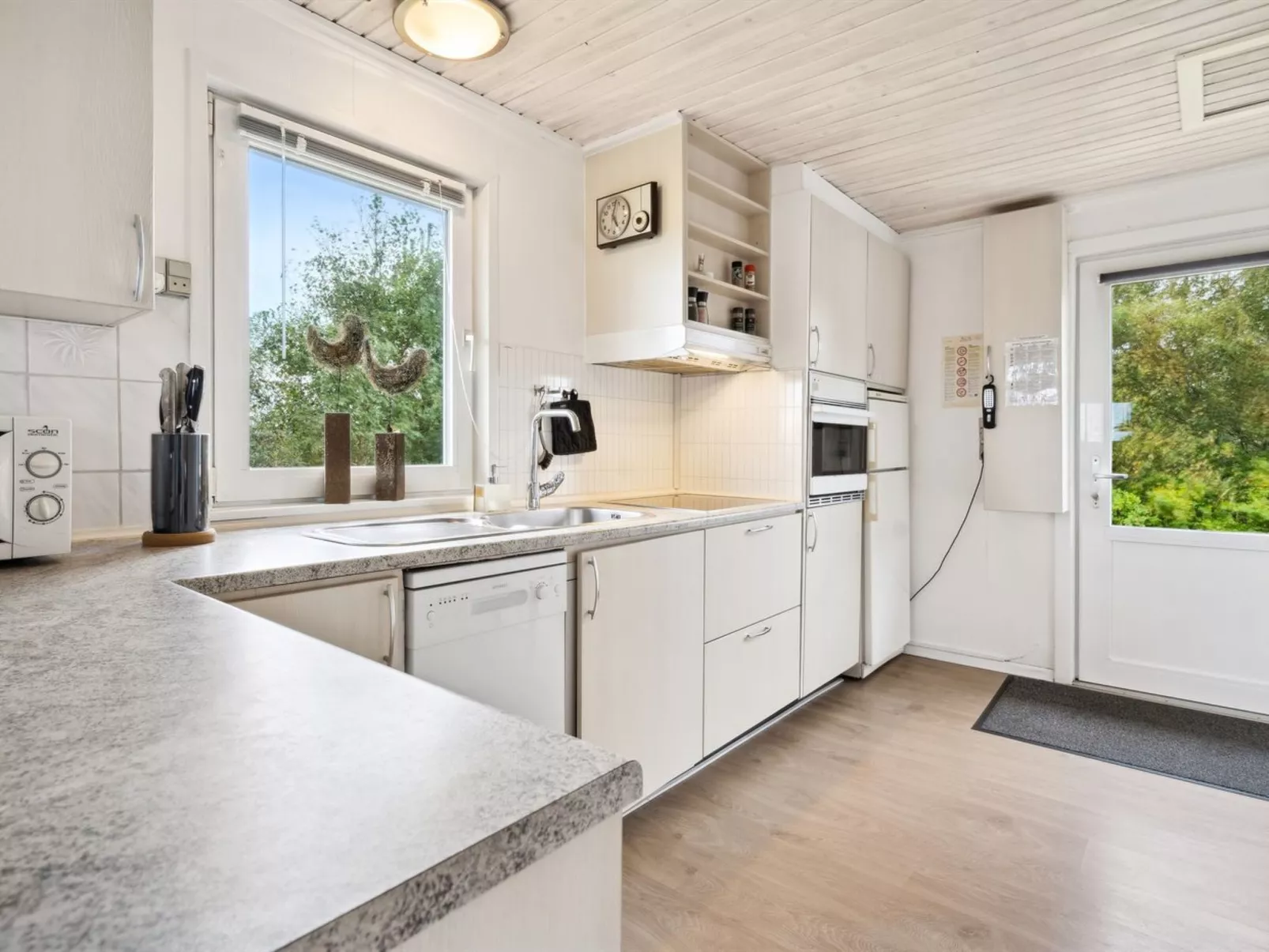 "Swana" - 550m from the sea-Inside