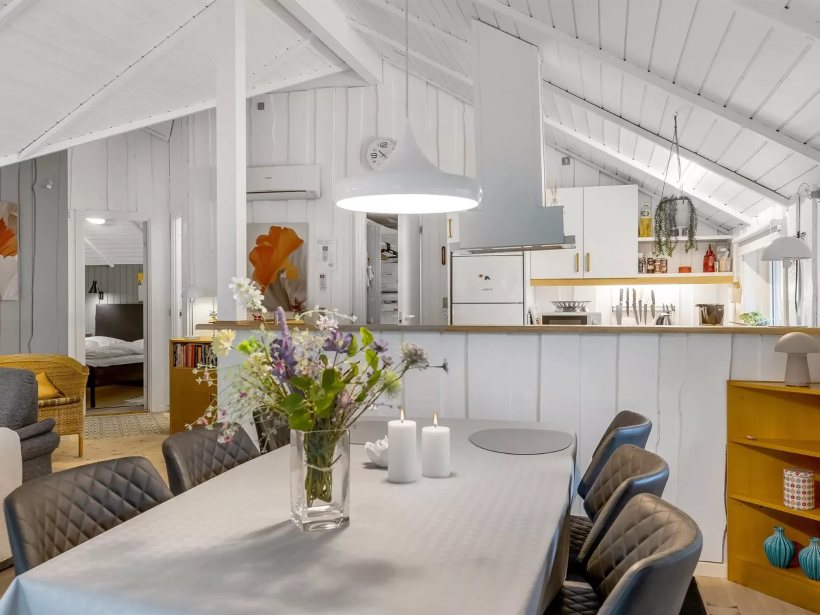 "Melisa" - 28km from the sea-Inside